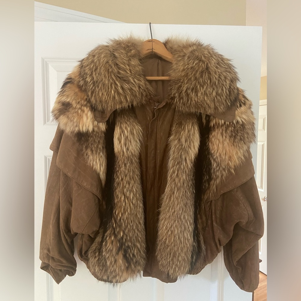 Leathercraft Process Luxurious Suede Brown Fur-Trimmed Vintage Women's Coat